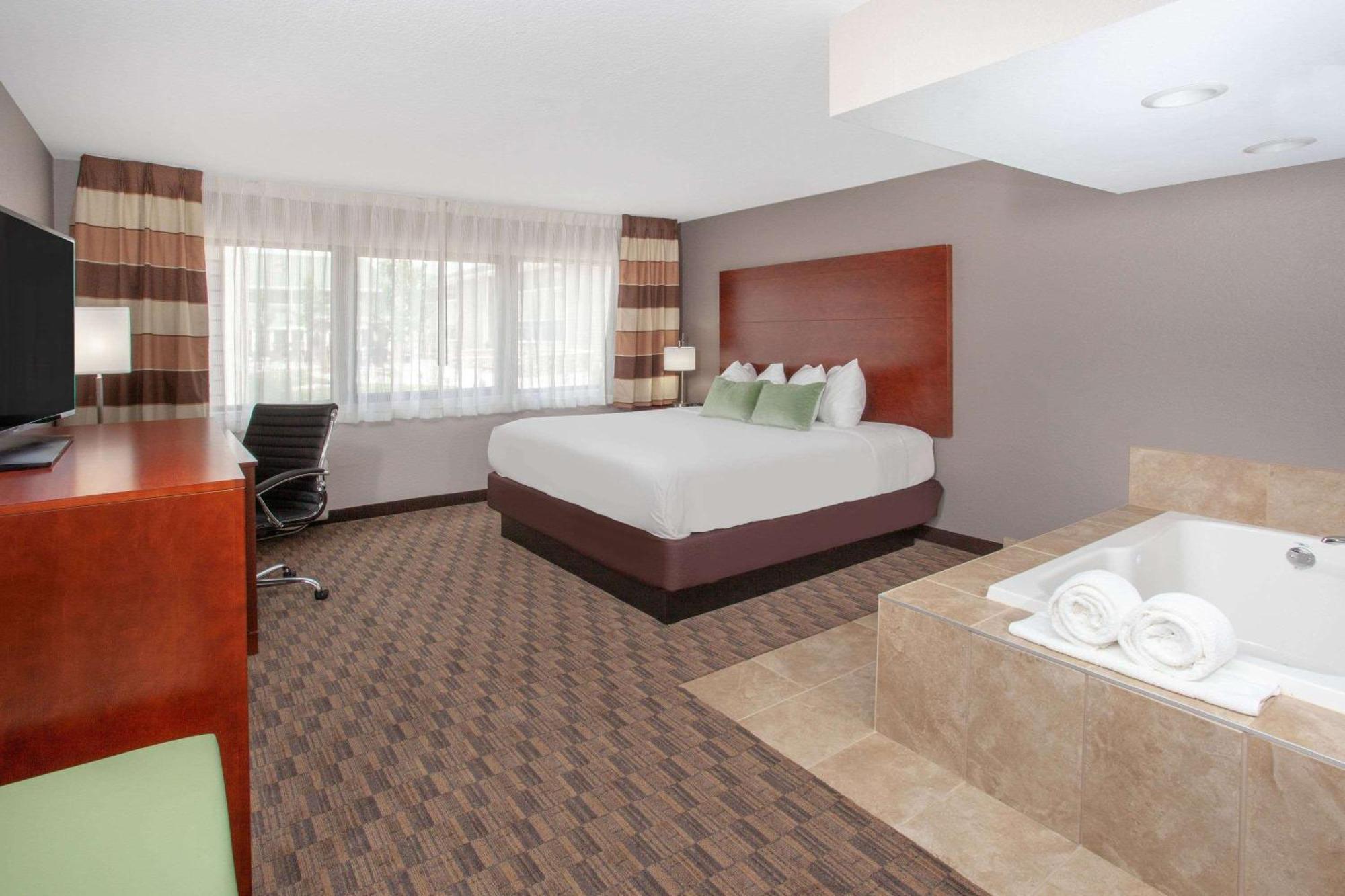 Wyndham Garden Fort Wayne Dış mekan fotoğraf